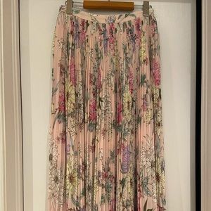 H&M Women Pleated Skirt size 6